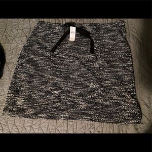LOFT plus size 18 black & white boucle skirt with pockets!